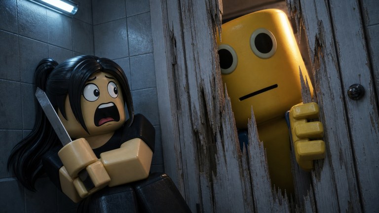 A yellow Hunter dummy smashes through a wooden door while a Human Survivor panics in BreakDoor on Roblox